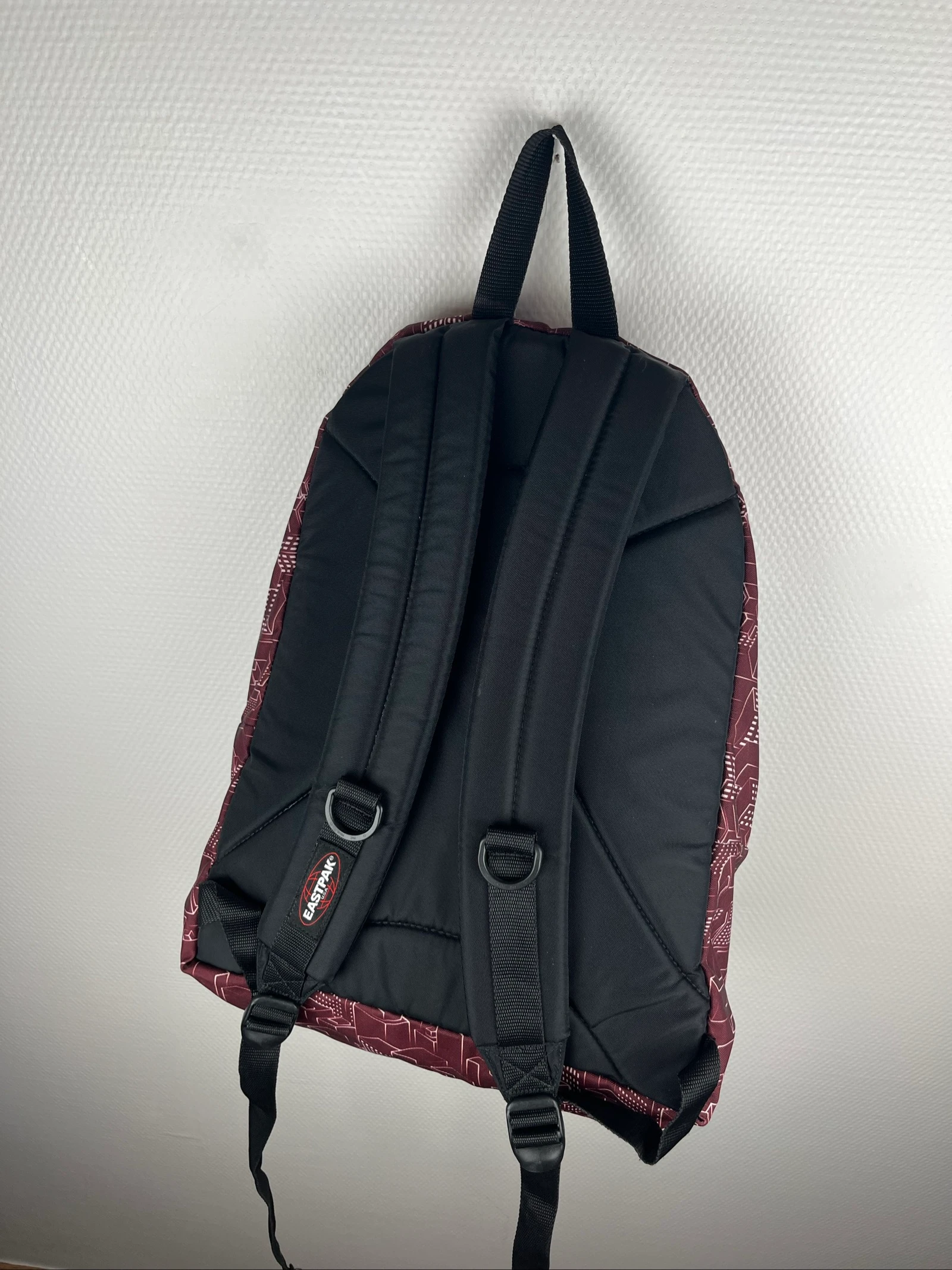 Sac Eastpak Out Of Office Grand Format – Sac à dos Bordeaux – Compartiment PC – Très bon état – photo 6